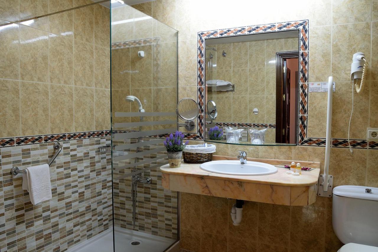 Hotel Mari Carmen Guadix Dış mekan fotoğraf