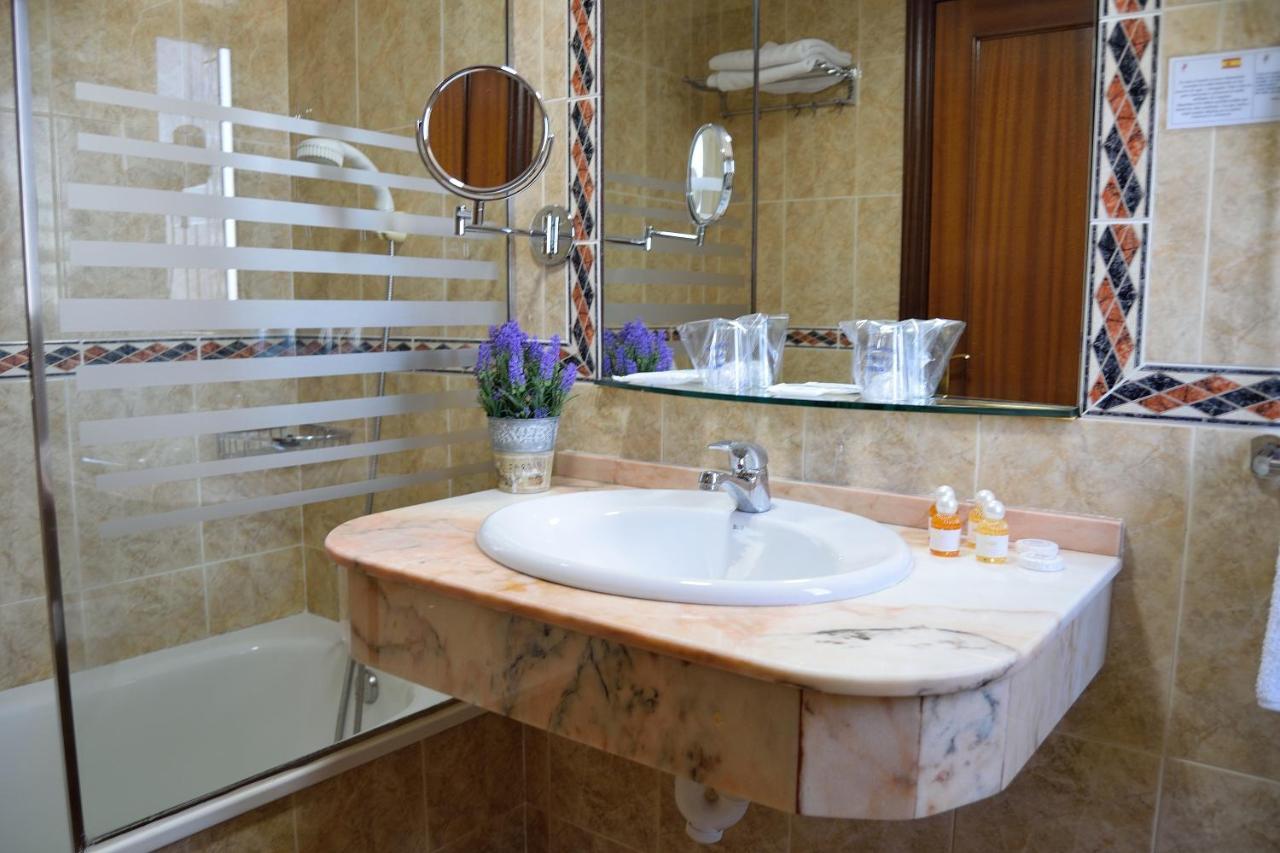 Hotel Mari Carmen Guadix Dış mekan fotoğraf