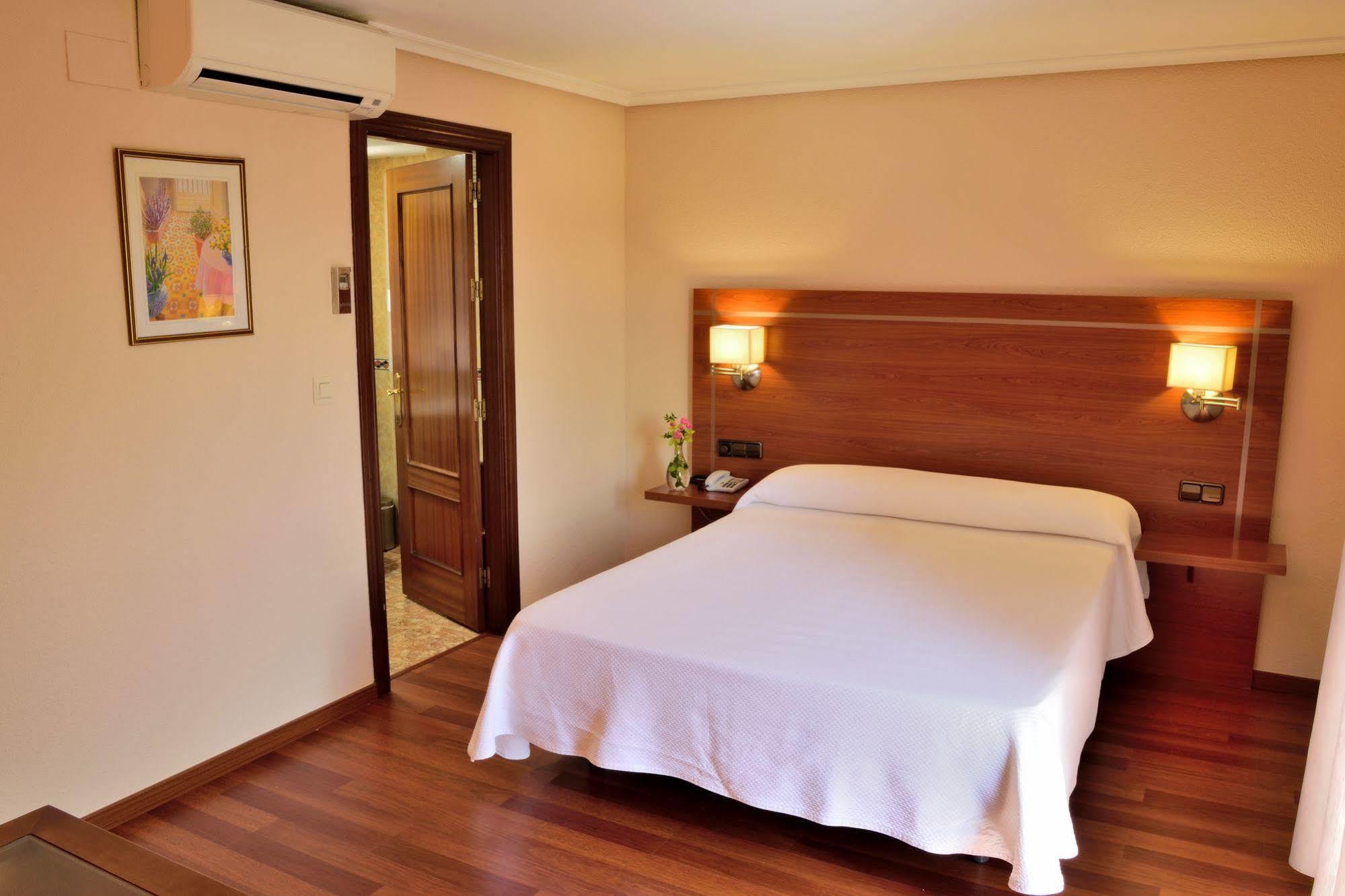 Hotel Mari Carmen Guadix Dış mekan fotoğraf